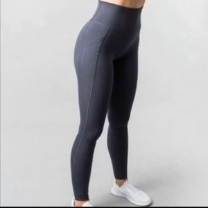 Alphalete Surface Pocket Legging